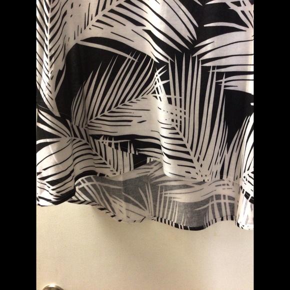 🌟DKR 3/4 Sleeve V-Neck Top - Picture 3 of 7